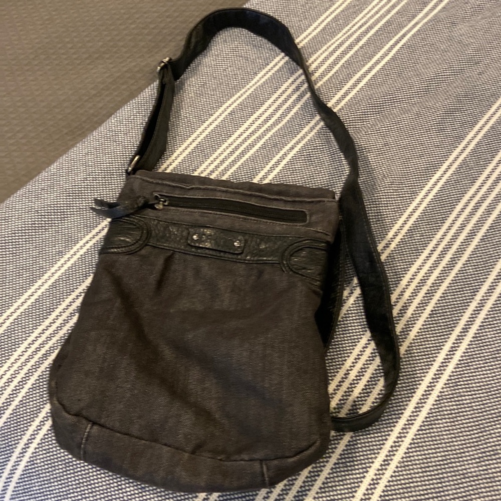 Dakine sling purse